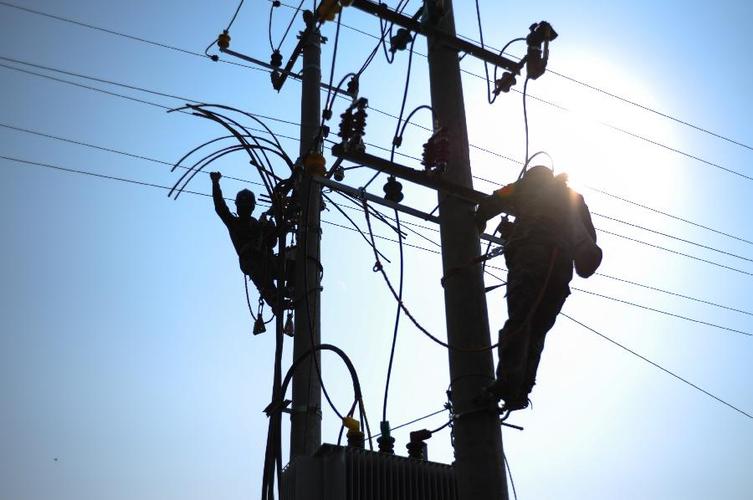 安徽:电力部门攻坚解决农村用电难